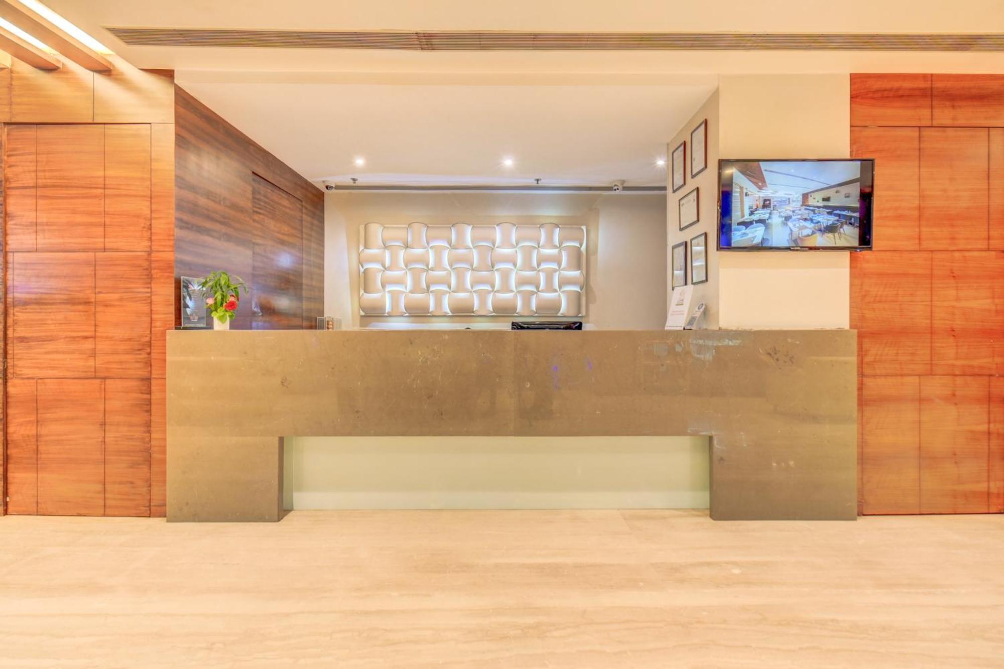 The SSK Solitaire Hotel&Banquets Nashik Extérieur photo