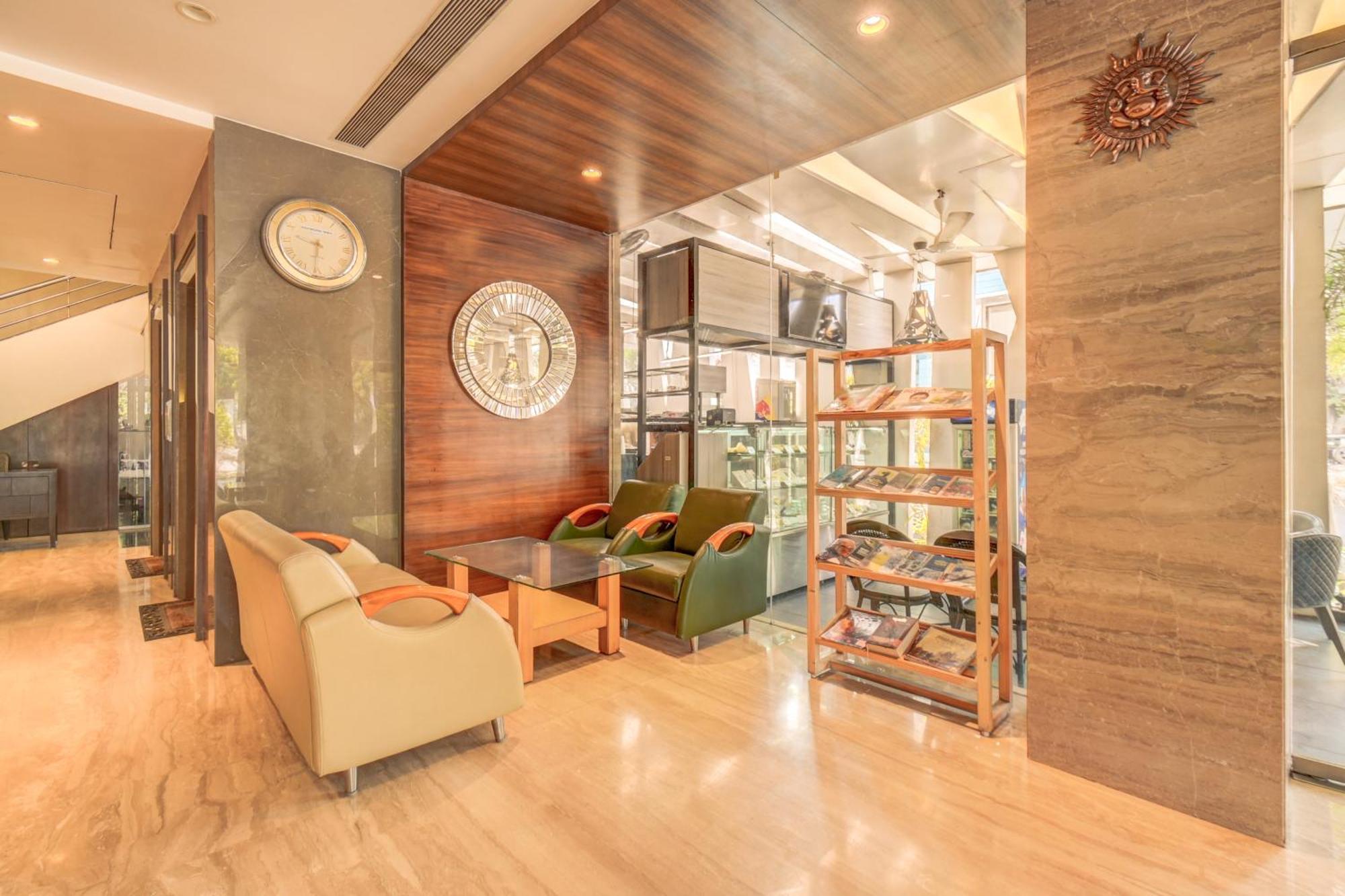 The SSK Solitaire Hotel&Banquets Nashik Extérieur photo
