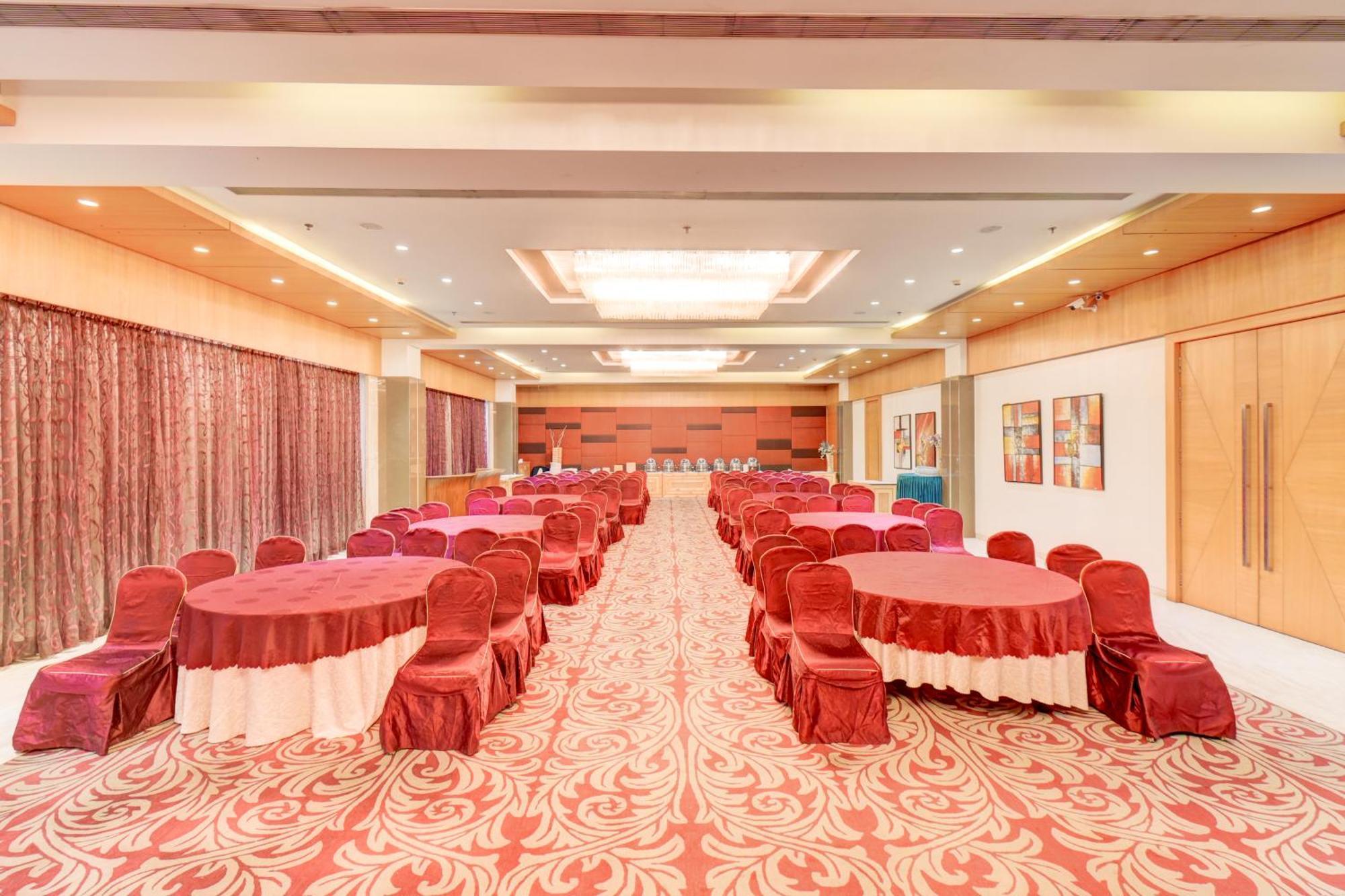 The SSK Solitaire Hotel&Banquets Nashik Extérieur photo