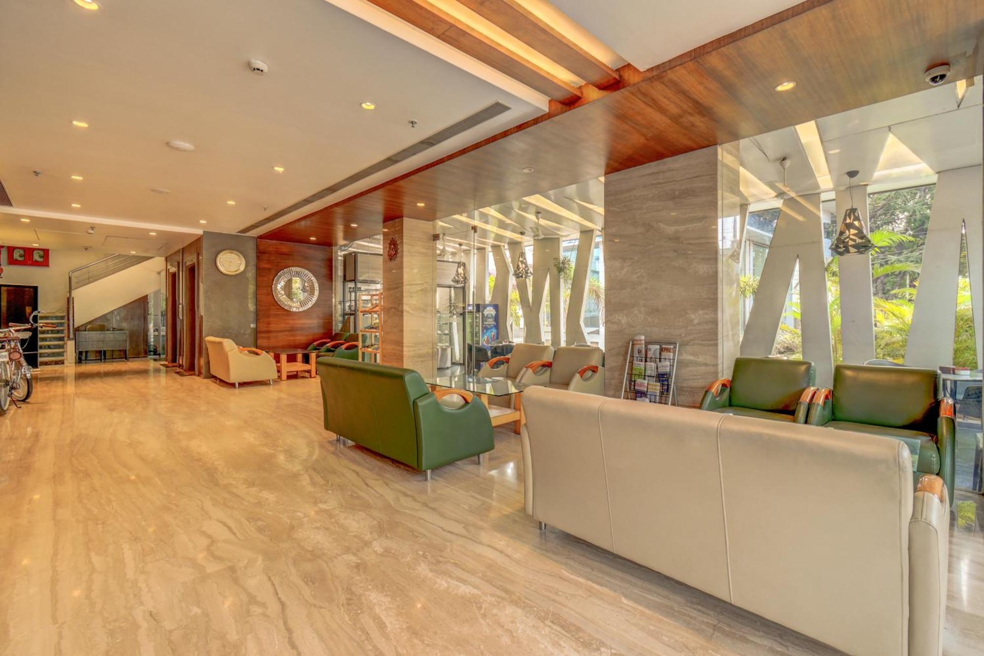 The SSK Solitaire Hotel&Banquets Nashik Extérieur photo