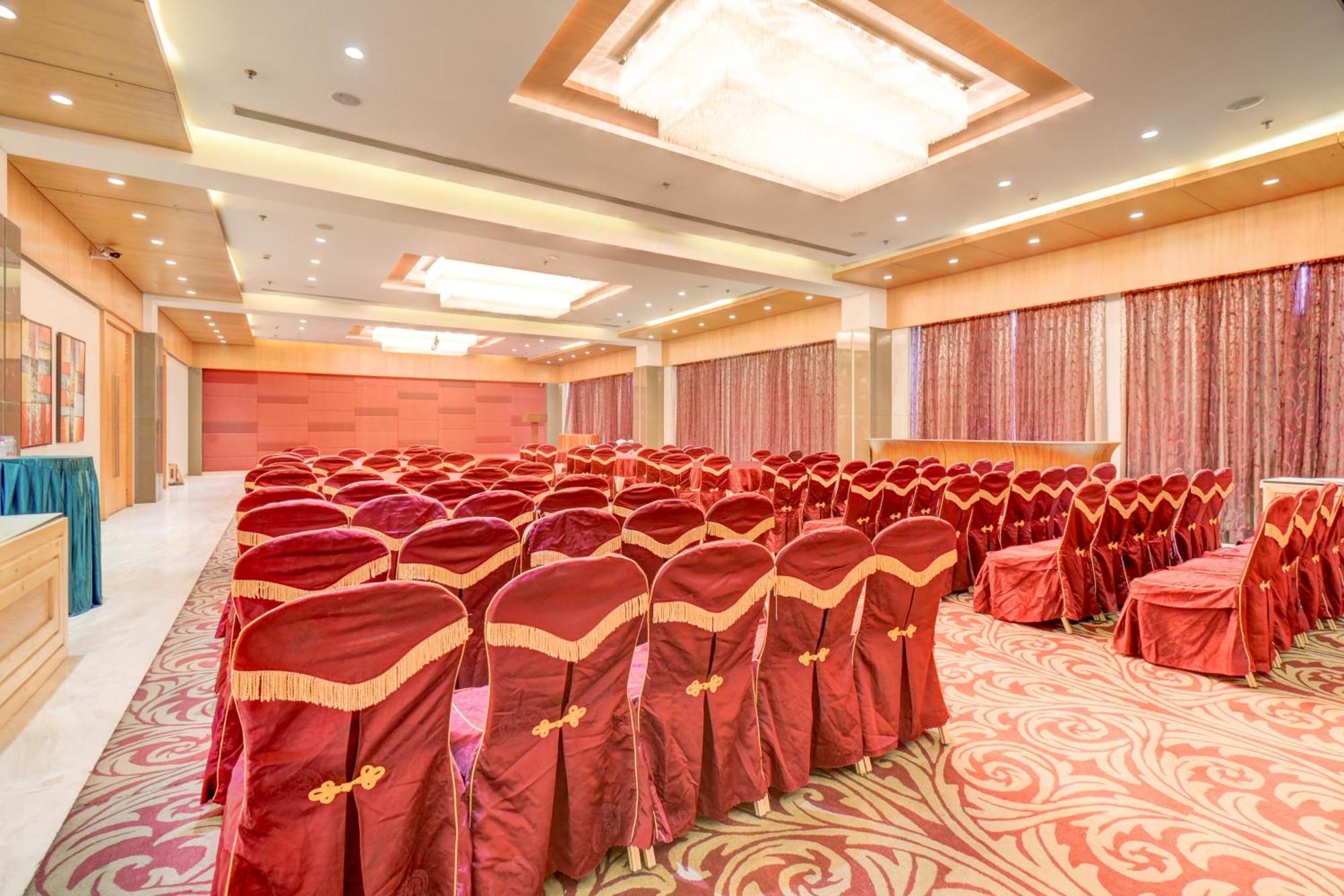 The SSK Solitaire Hotel&Banquets Nashik Extérieur photo