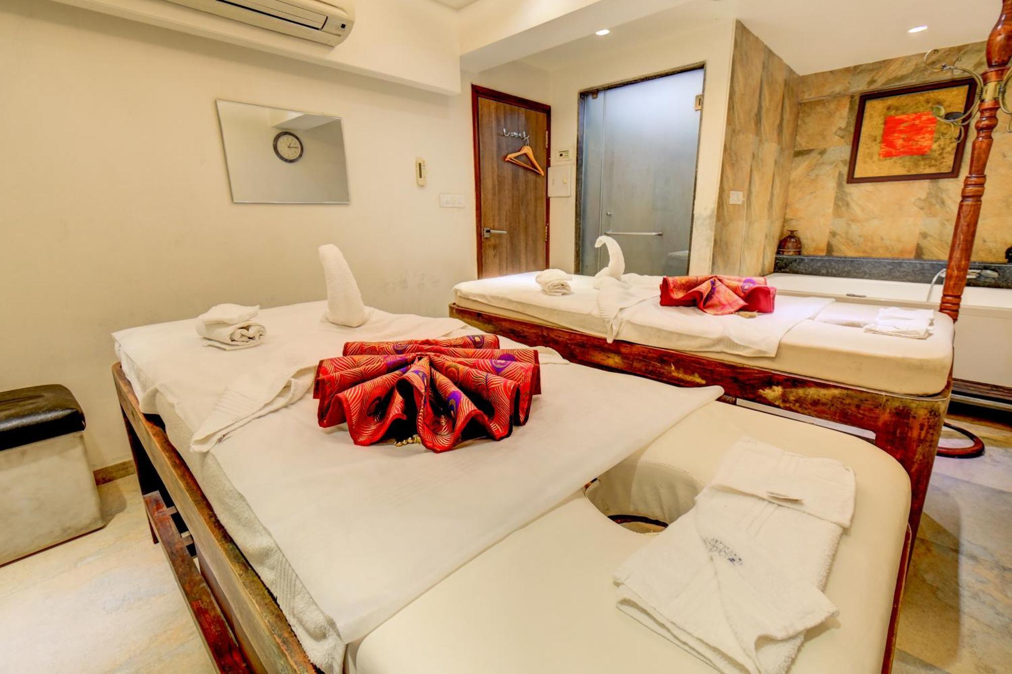 The SSK Solitaire Hotel&Banquets Nashik Extérieur photo