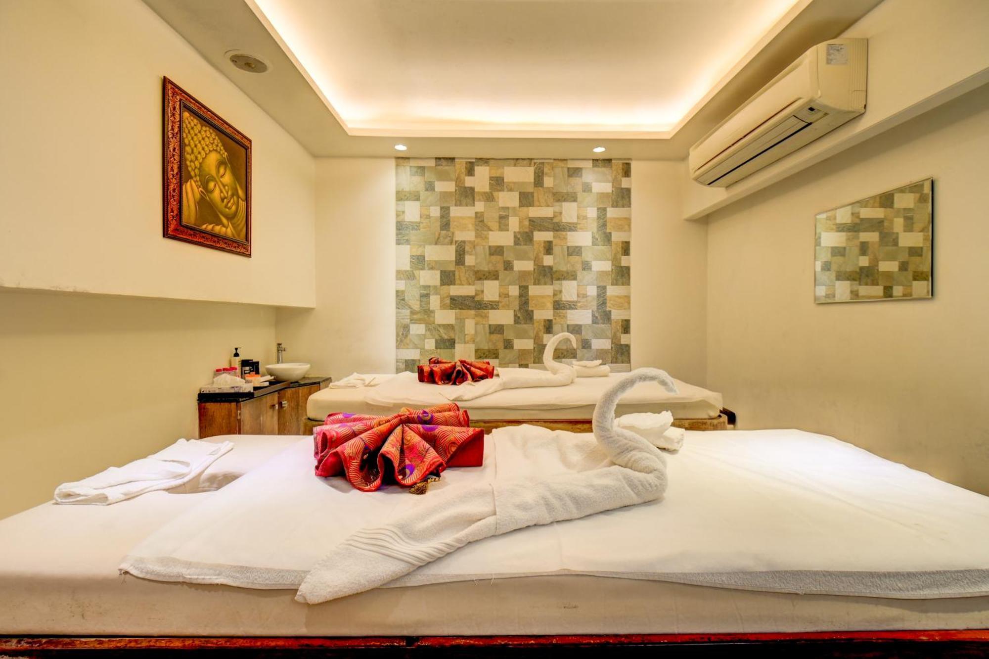The SSK Solitaire Hotel&Banquets Nashik Extérieur photo