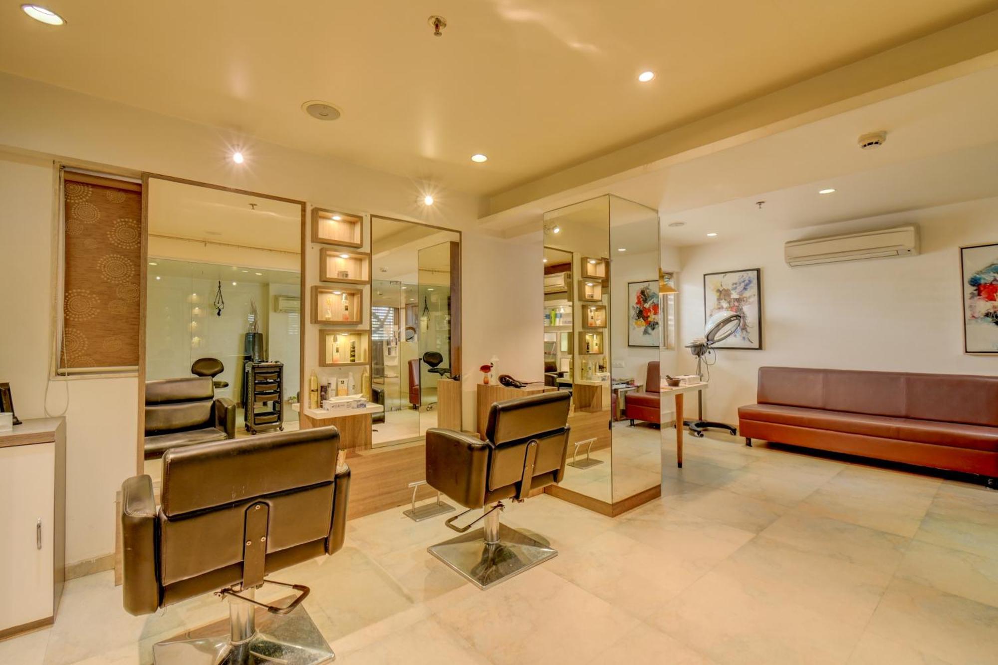 The SSK Solitaire Hotel&Banquets Nashik Extérieur photo