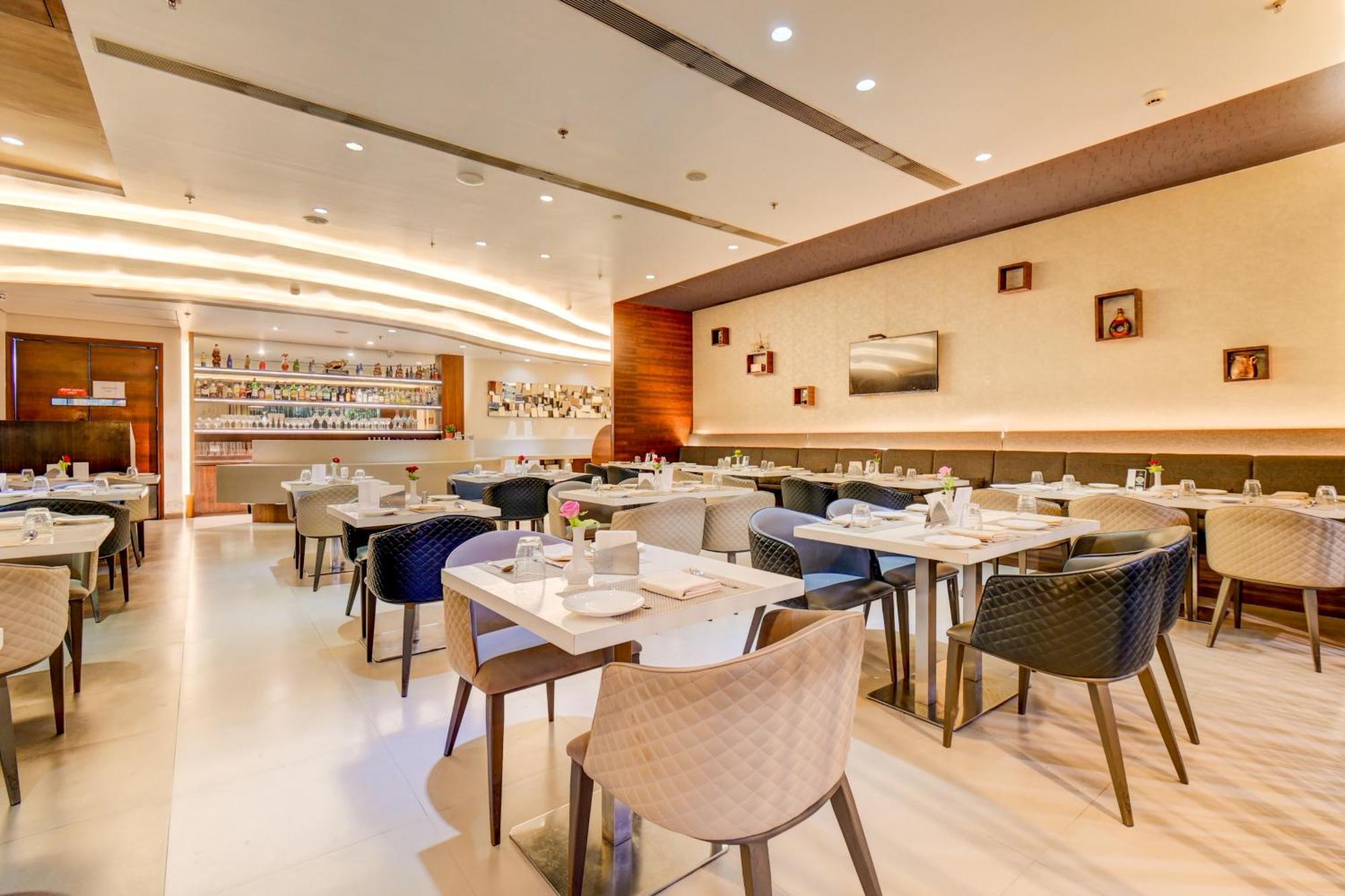 The SSK Solitaire Hotel&Banquets Nashik Extérieur photo