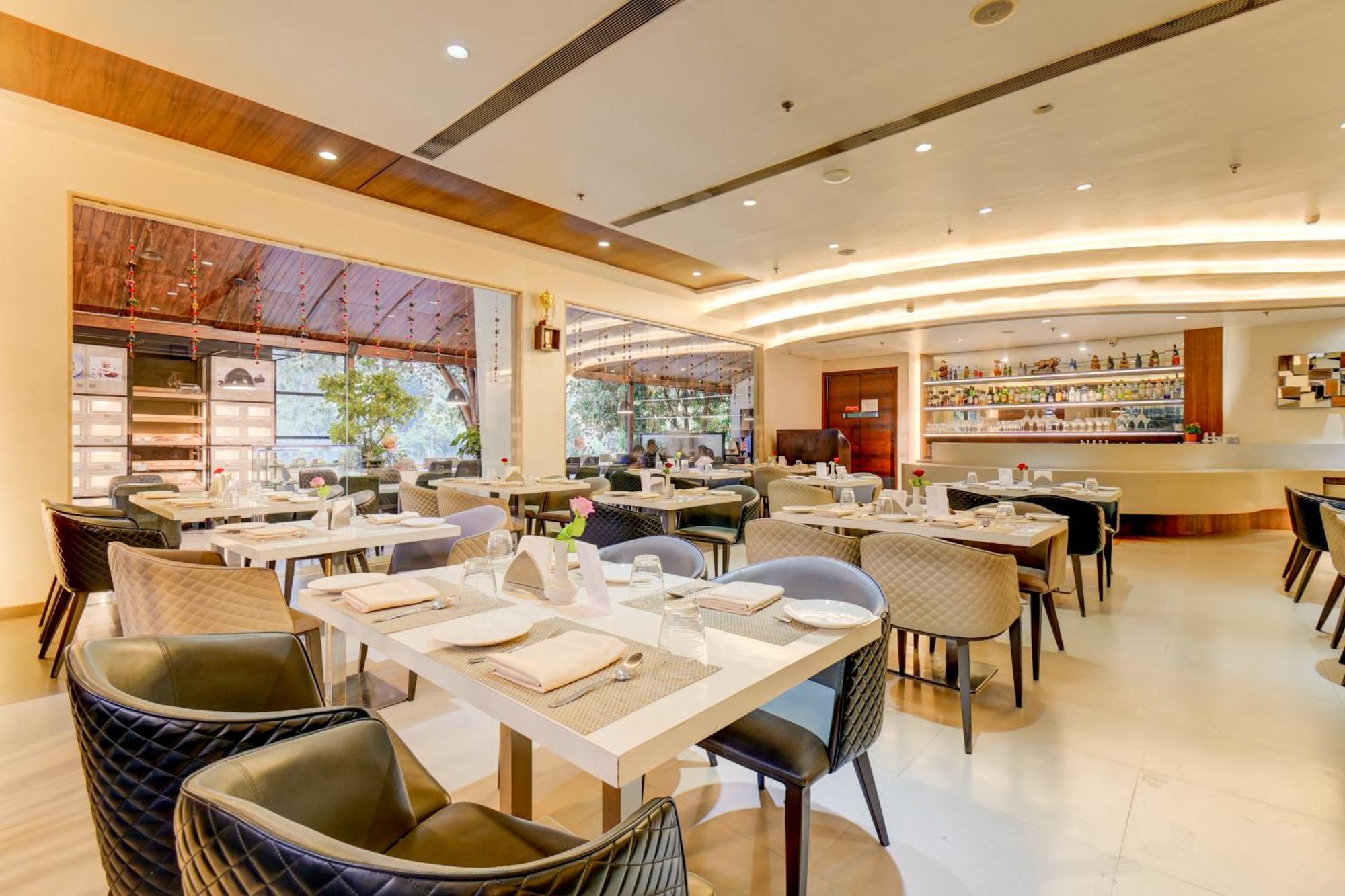 The SSK Solitaire Hotel&Banquets Nashik Extérieur photo