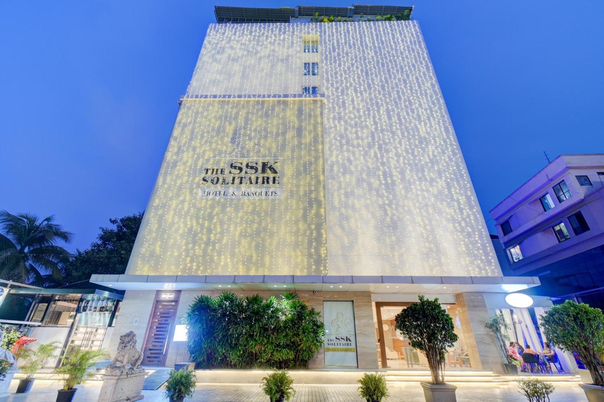 The SSK Solitaire Hotel&Banquets Nashik Extérieur photo