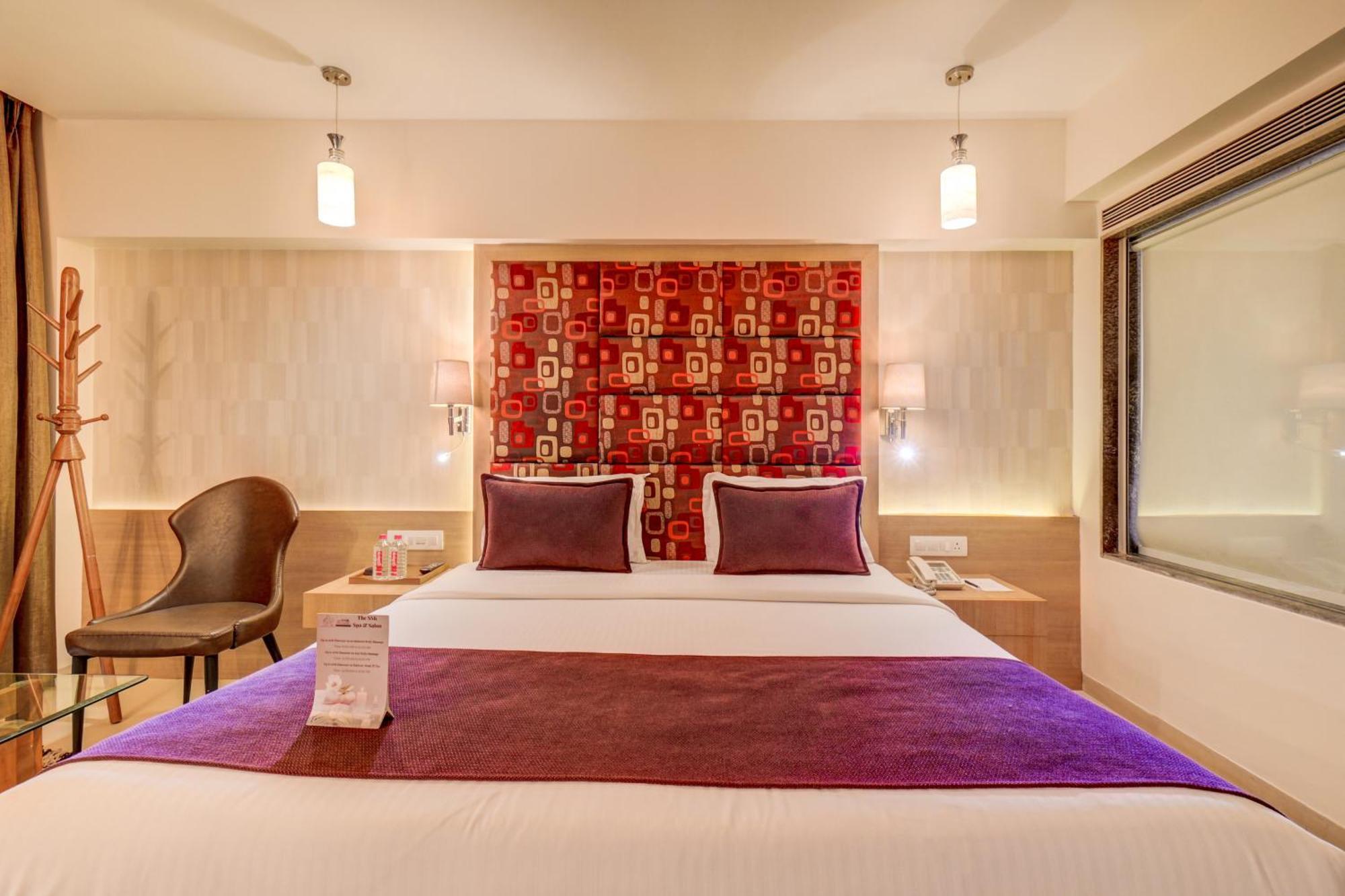 The SSK Solitaire Hotel&Banquets Nashik Extérieur photo