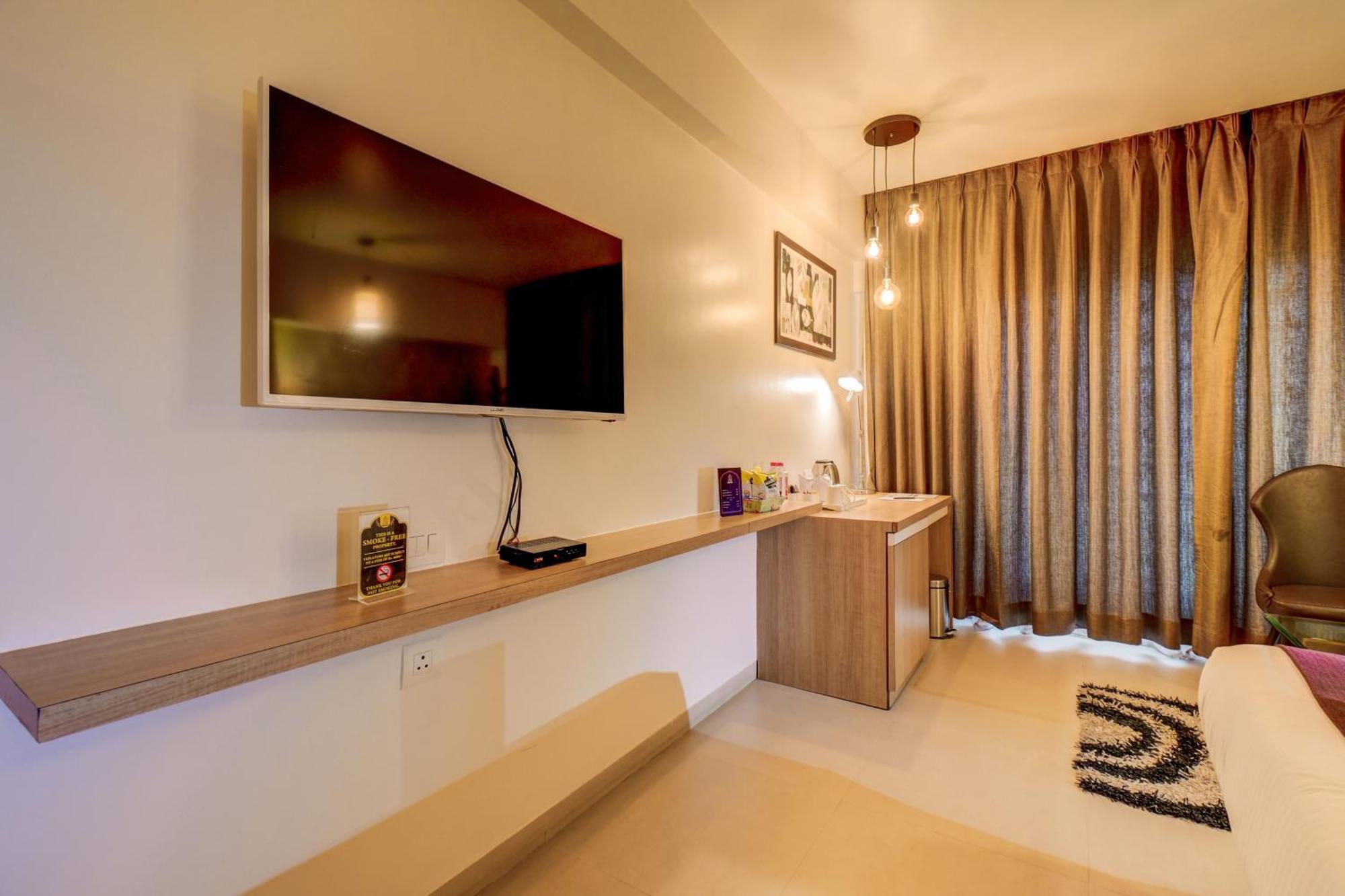 The SSK Solitaire Hotel&Banquets Nashik Extérieur photo