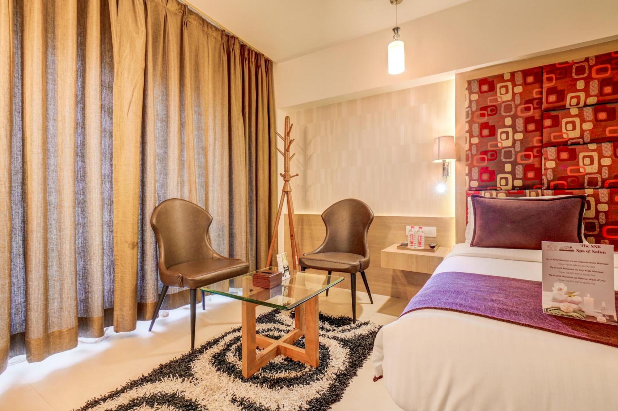 The SSK Solitaire Hotel&Banquets Nashik Extérieur photo