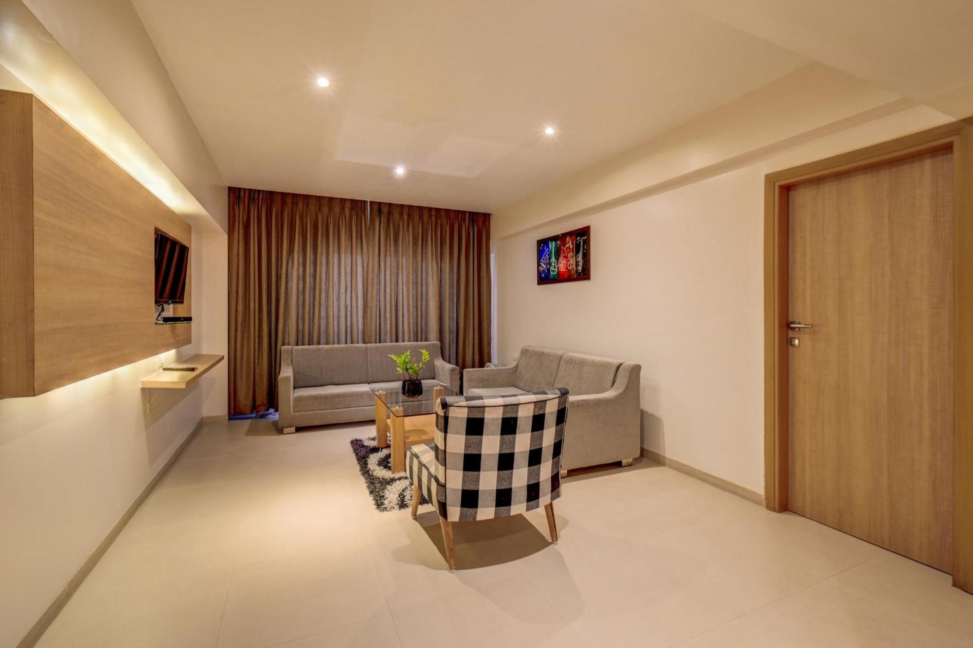 The SSK Solitaire Hotel&Banquets Nashik Extérieur photo