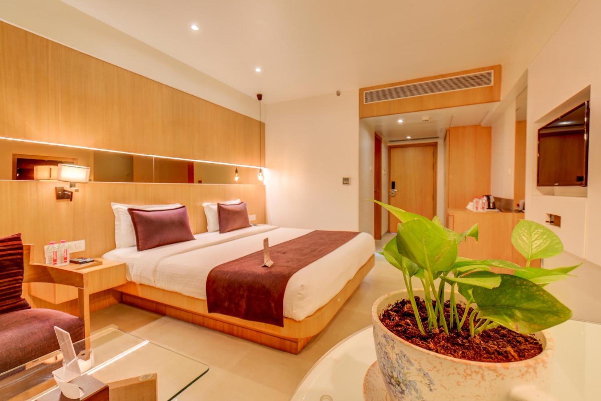 The SSK Solitaire Hotel&Banquets Nashik Extérieur photo