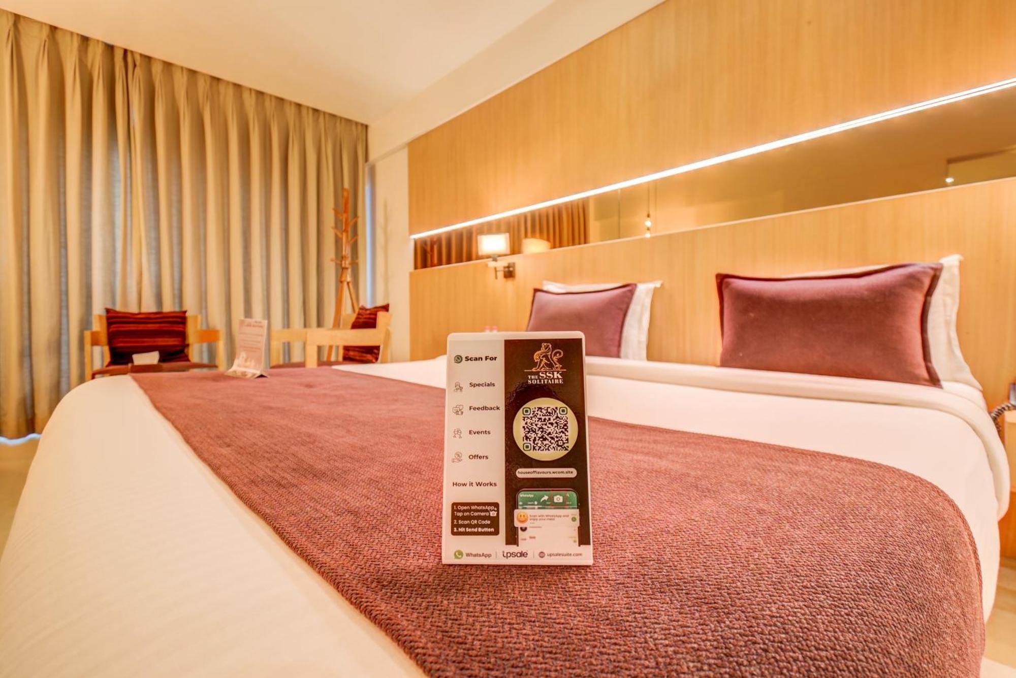 The SSK Solitaire Hotel&Banquets Nashik Extérieur photo