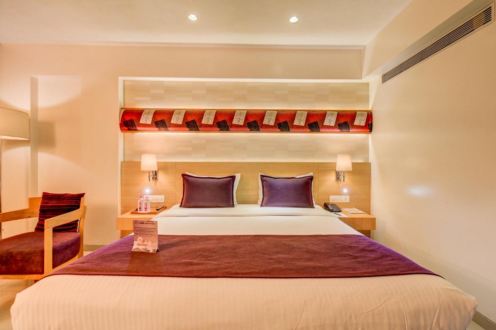 The SSK Solitaire Hotel&Banquets Nashik Extérieur photo