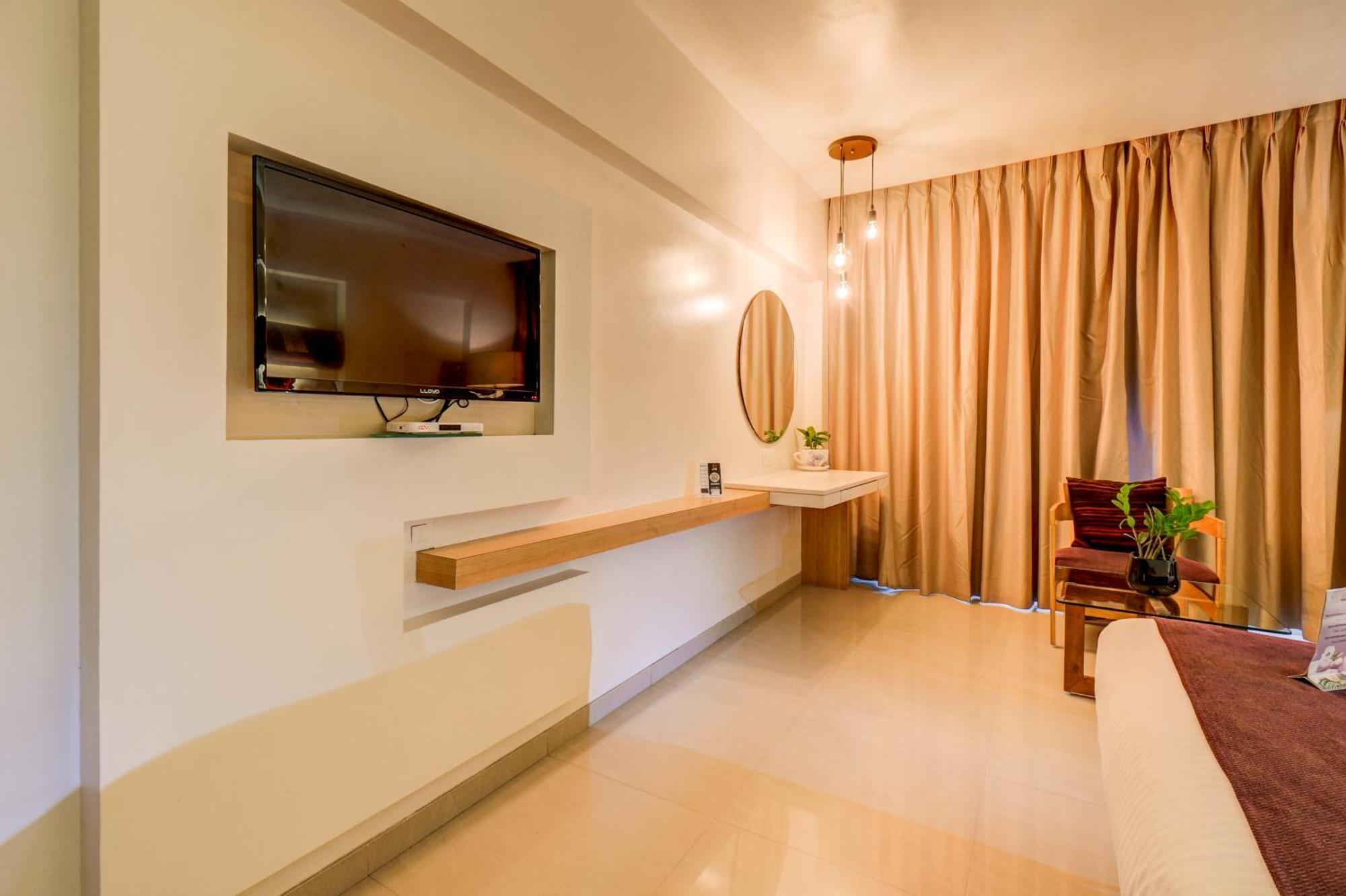 The SSK Solitaire Hotel&Banquets Nashik Extérieur photo