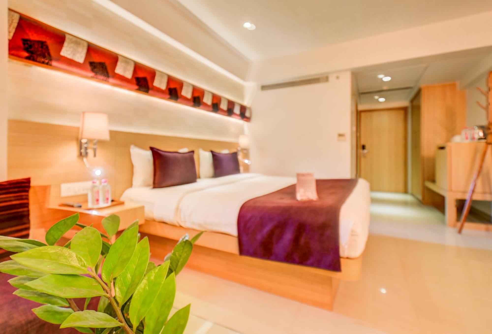 The SSK Solitaire Hotel&Banquets Nashik Extérieur photo