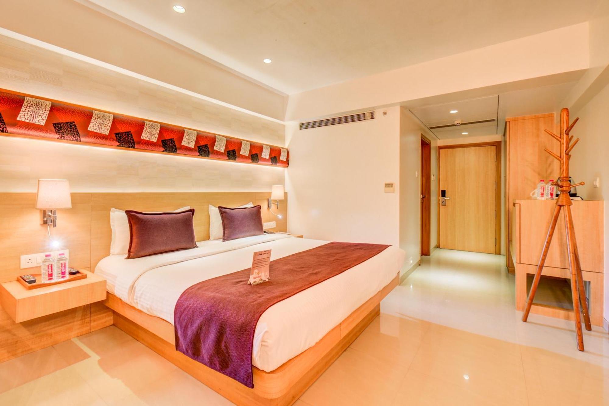 The SSK Solitaire Hotel&Banquets Nashik Extérieur photo