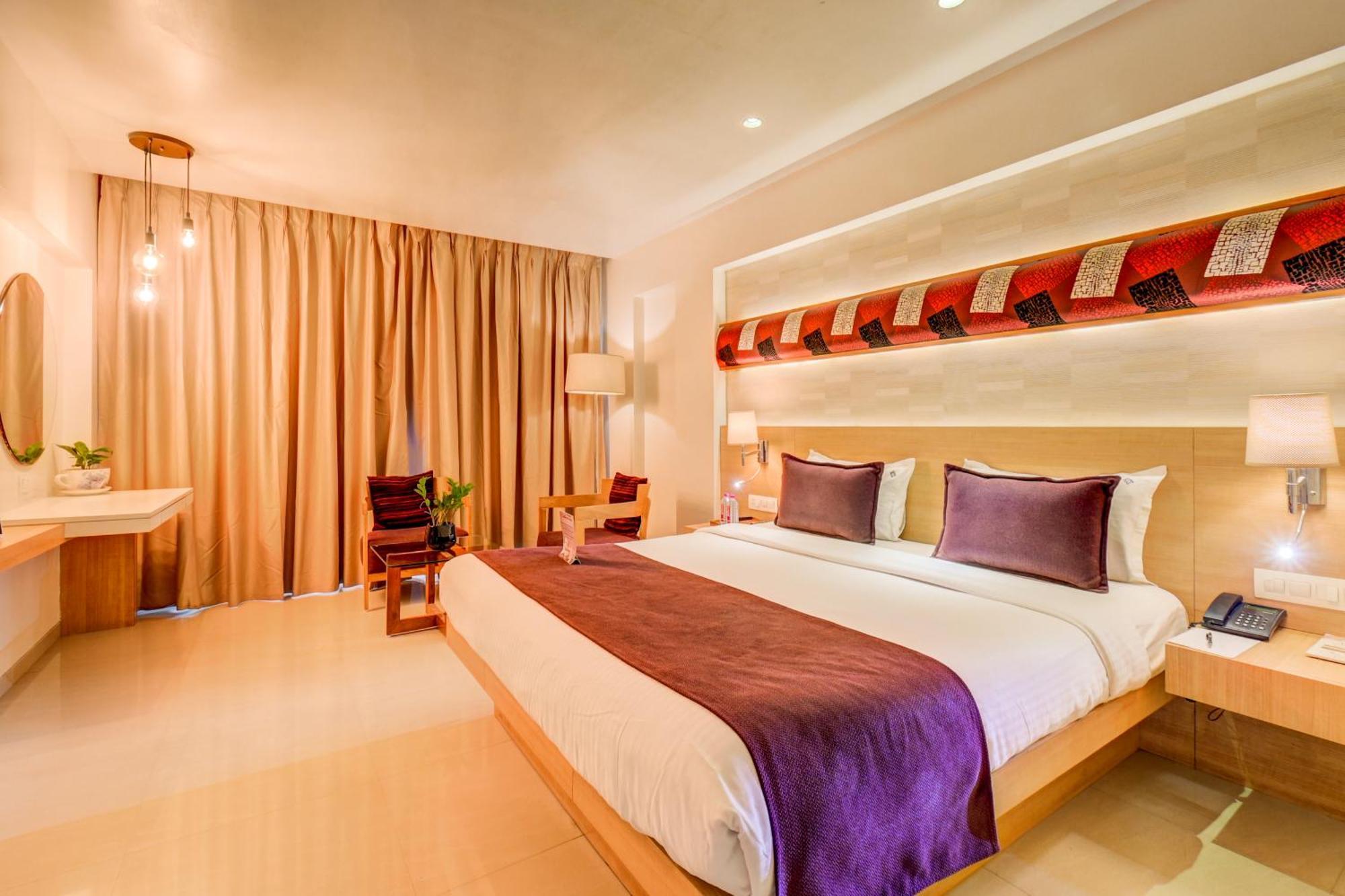 The SSK Solitaire Hotel&Banquets Nashik Extérieur photo