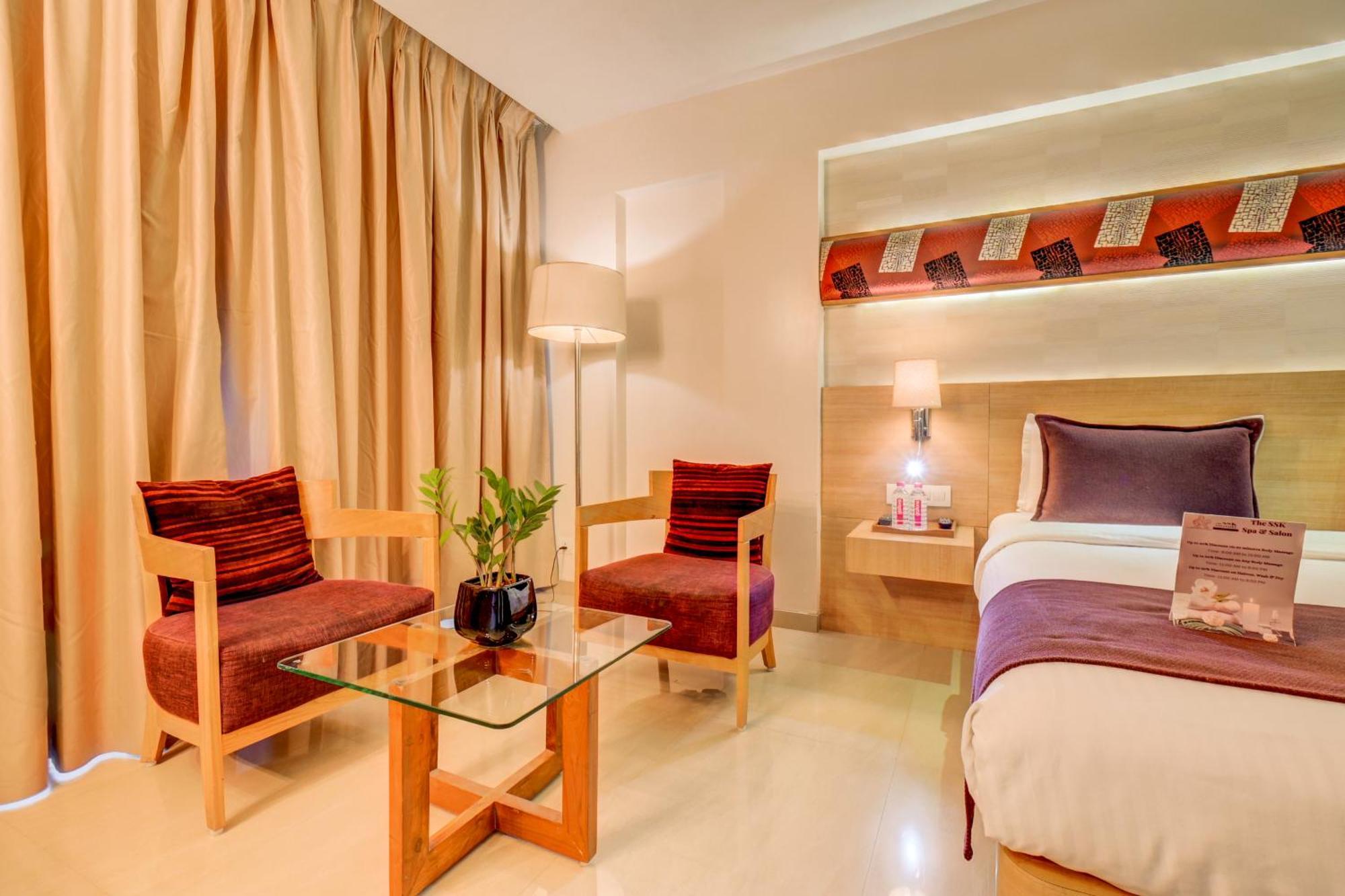 The SSK Solitaire Hotel&Banquets Nashik Extérieur photo