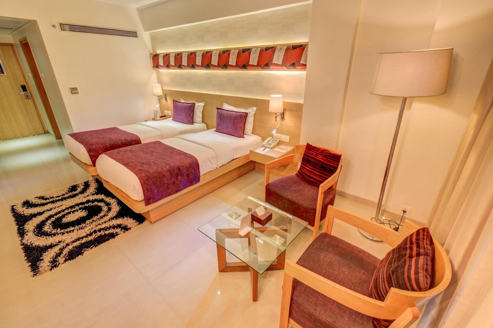 The SSK Solitaire Hotel&Banquets Nashik Extérieur photo