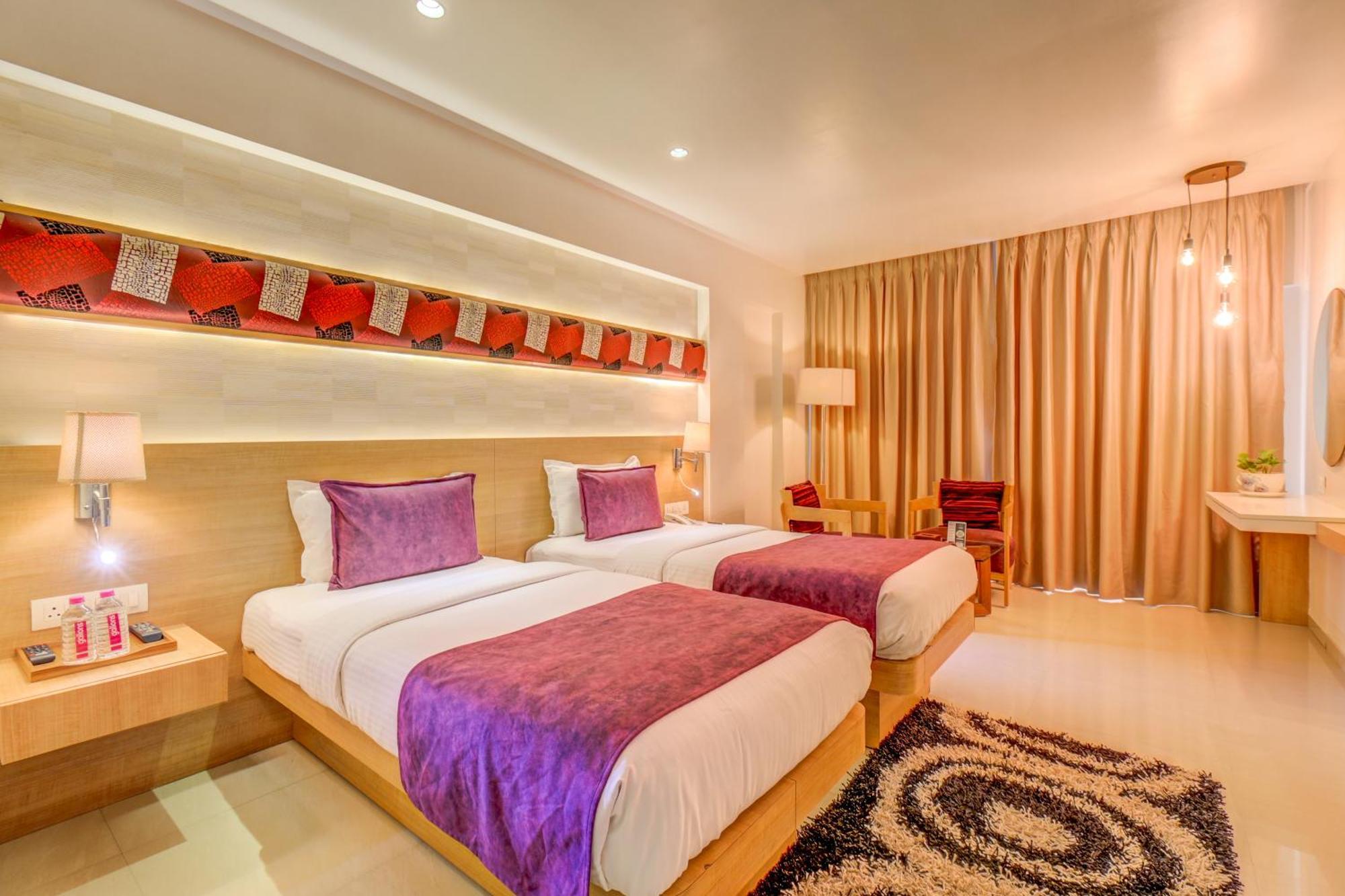 The SSK Solitaire Hotel&Banquets Nashik Extérieur photo